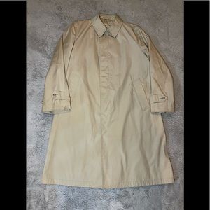 London Fog. Mens. Size 42 reg. Khaki Trench Coat.